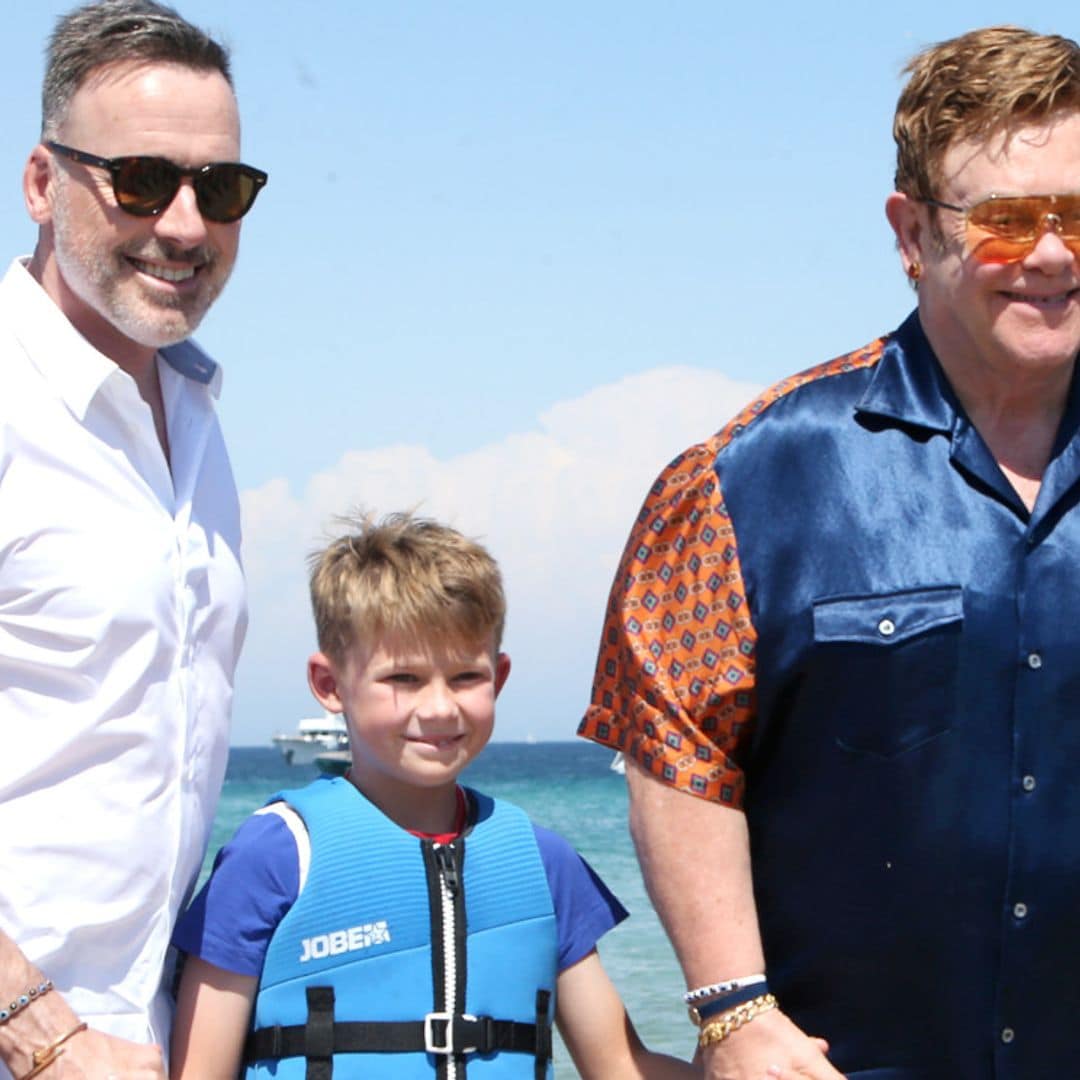 David Furnish y sus dos hijos, así es la familia que aplaude a Elton John entre bambalinas