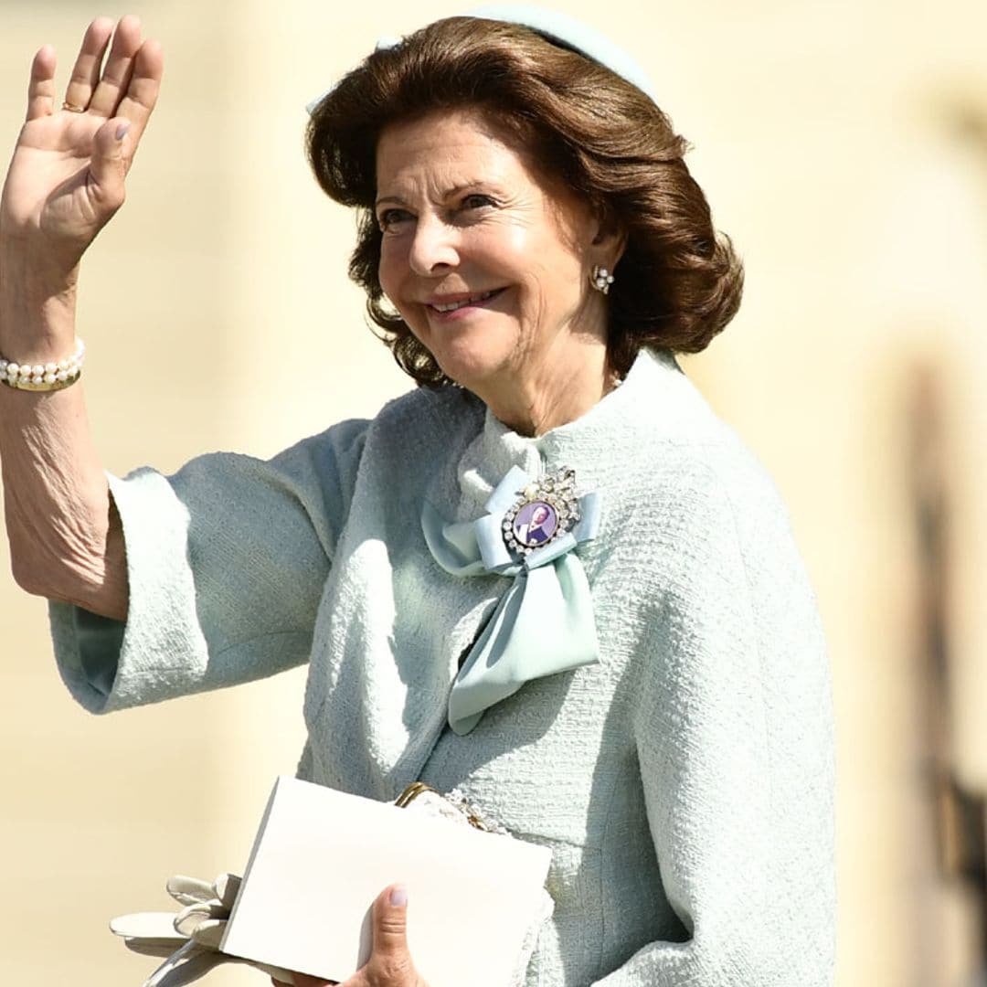 La reina Silvia de Suecia, una radiante abuela en el bautizo del príncipe Julian