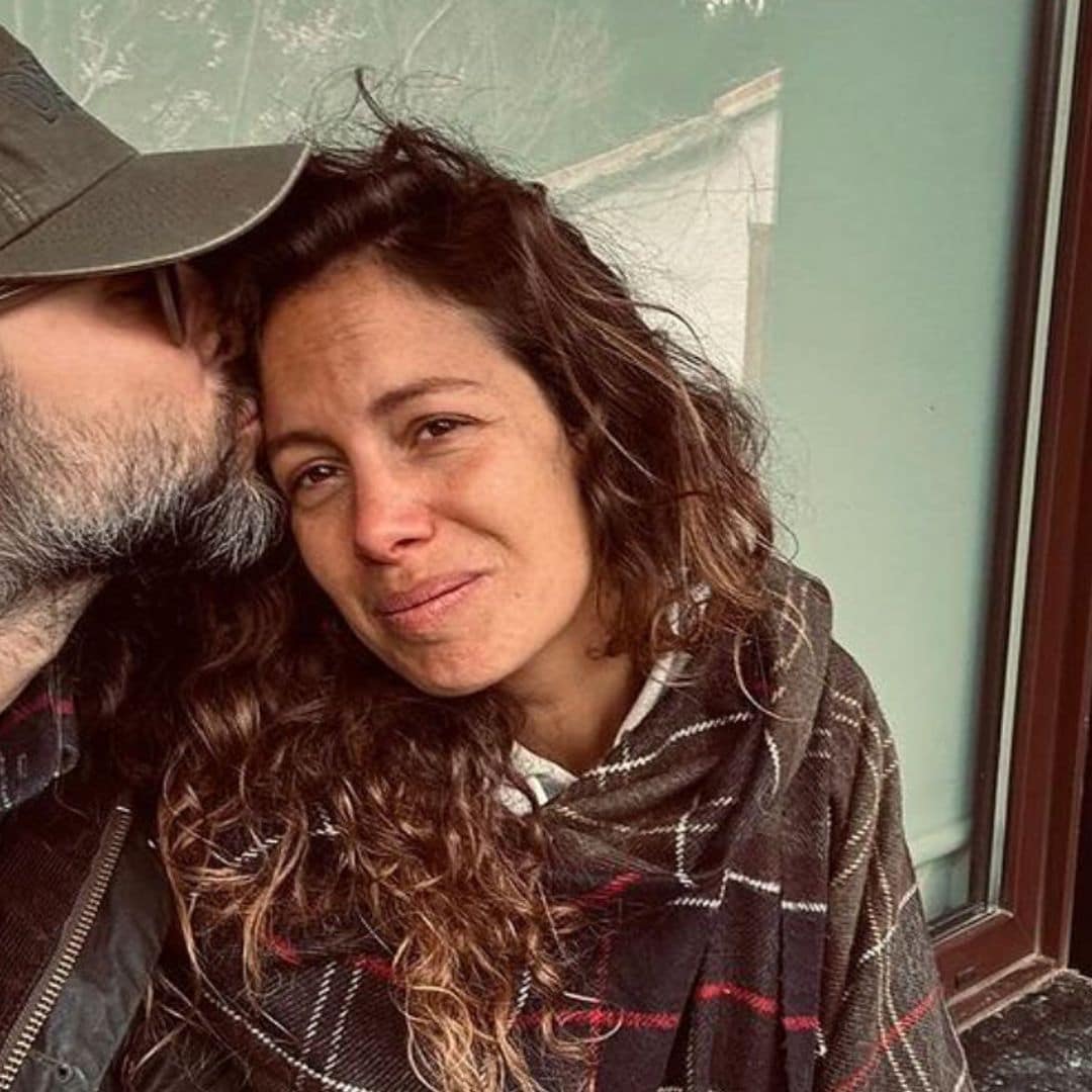 Laura Madrueño se despide de sus padres y su marido antes de viajar a 'Supervivientes'