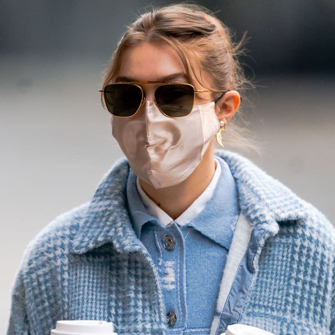 'Baby Blue', la tendencia de 2021 que Gigi Hadid nos adelanta con su último look