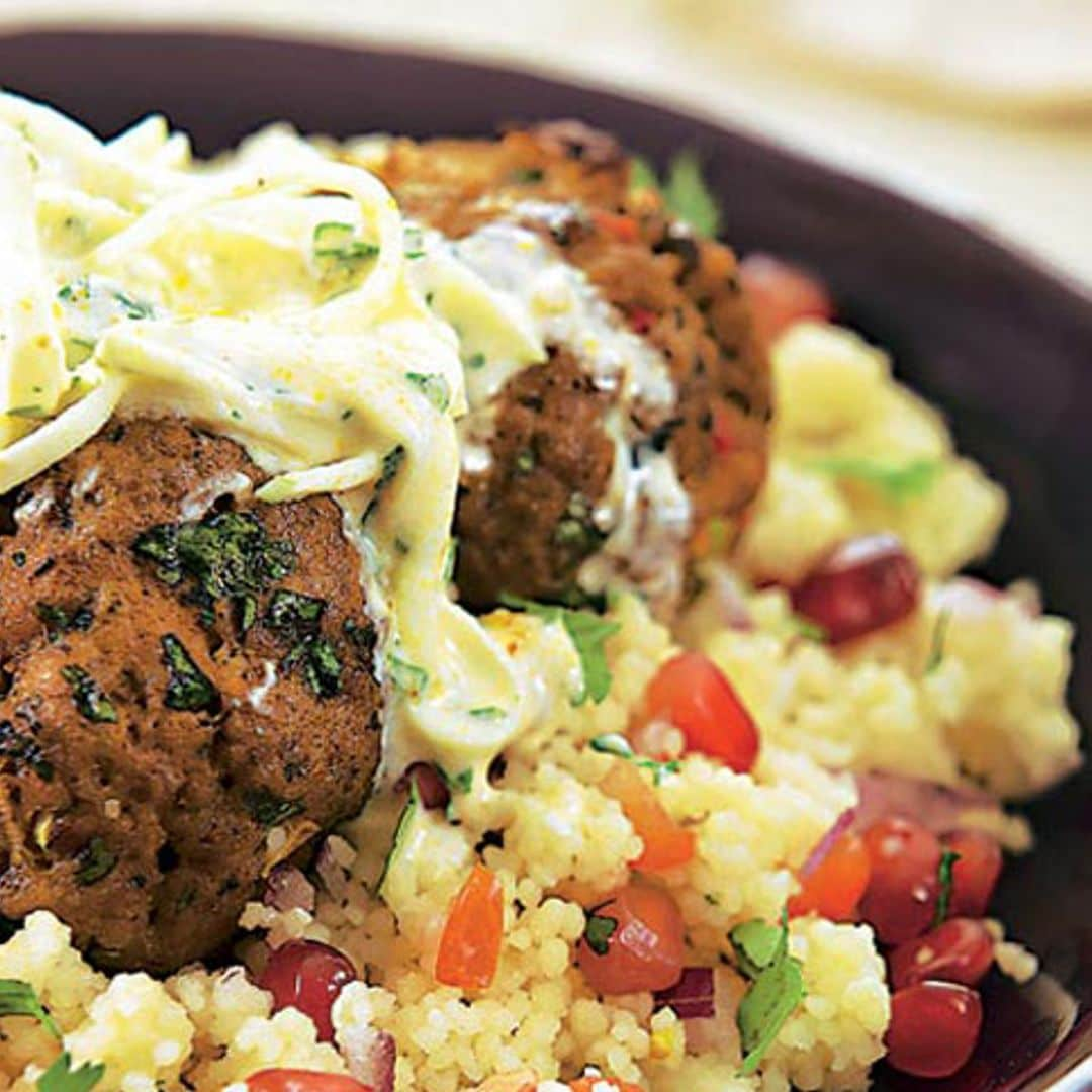 Albóndigas con cuscús y salsa de manzana