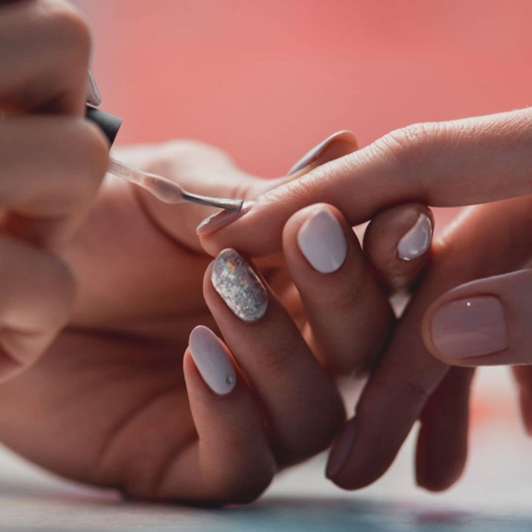 El secreto para una manicura perfecta y duradera son estas lámparas LED de uñas