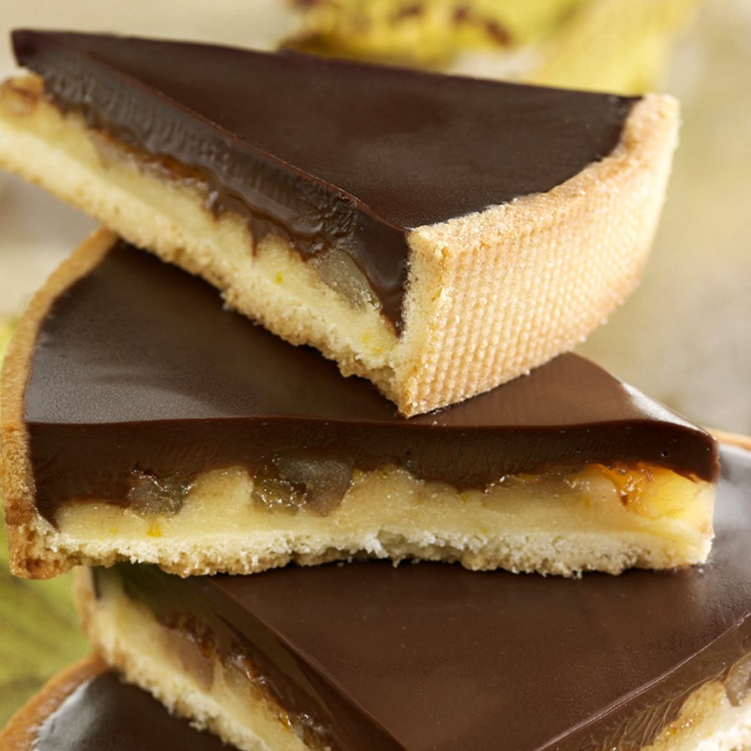 Pastel de chocolate negro y pasta de naranja y almendras