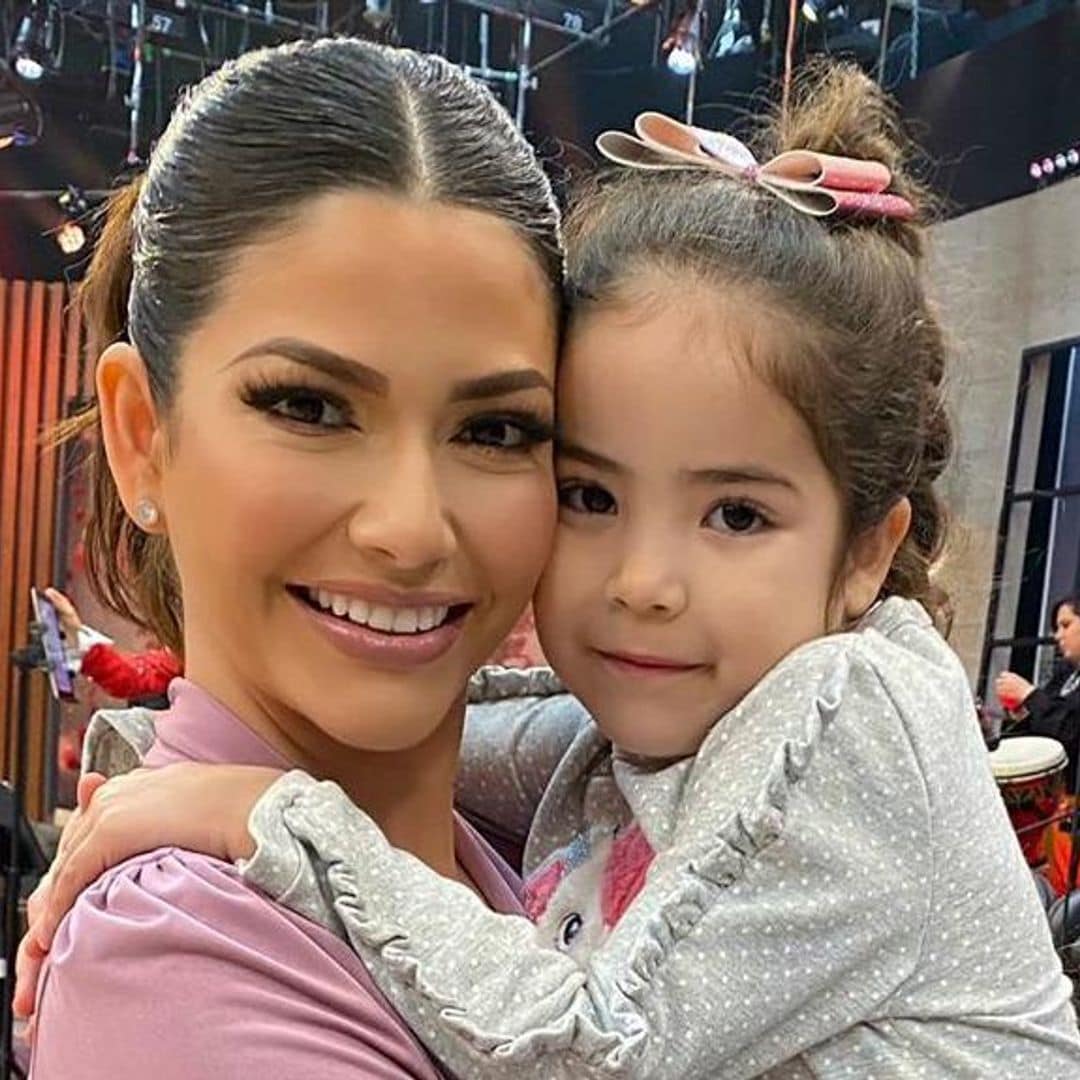 Ana Patricia Gámez sorprende a su hija ¡jugando con su maquillaje!