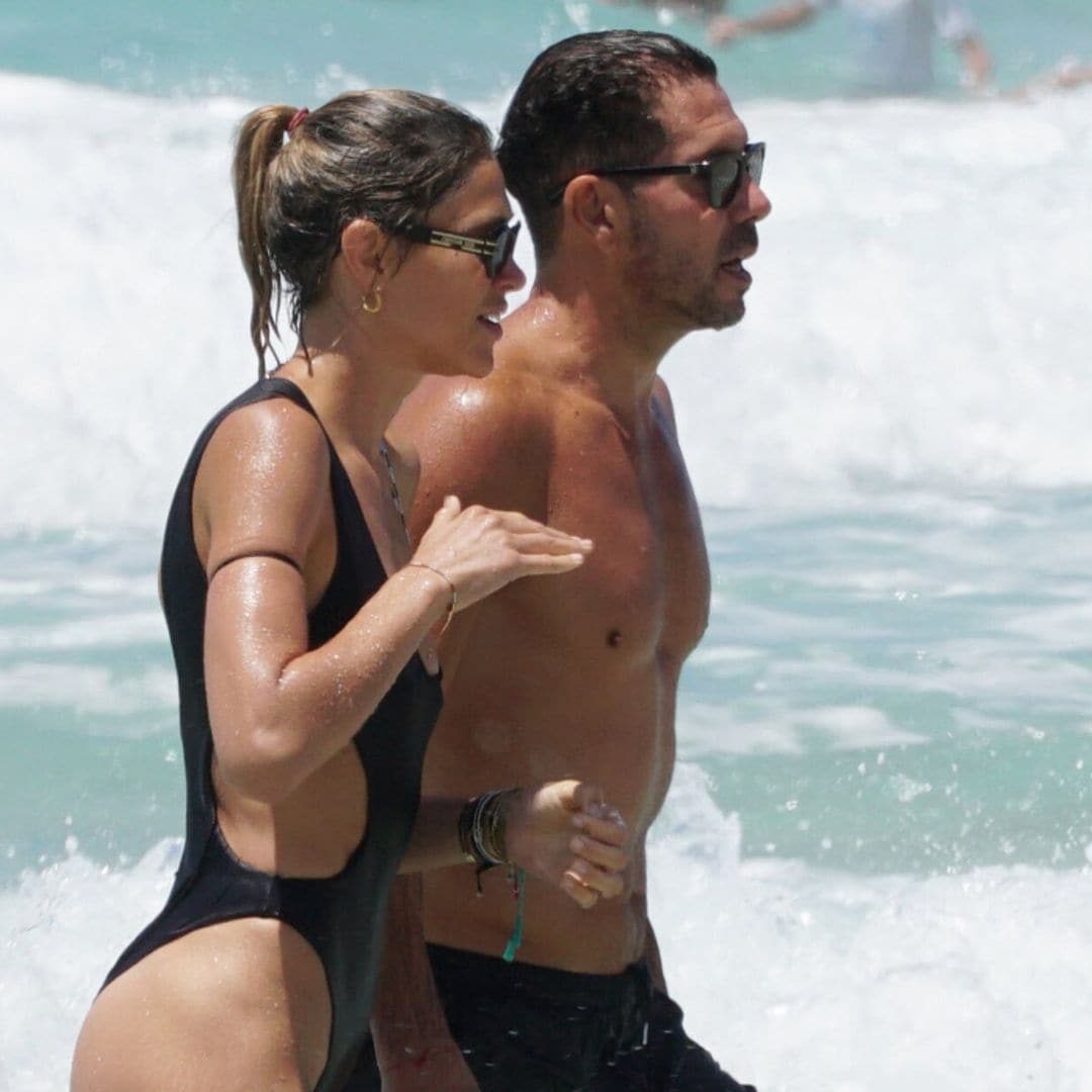 Diego Simeone y Carla Pereyra practican el ‘twinning’ en las playas de Punta del Este