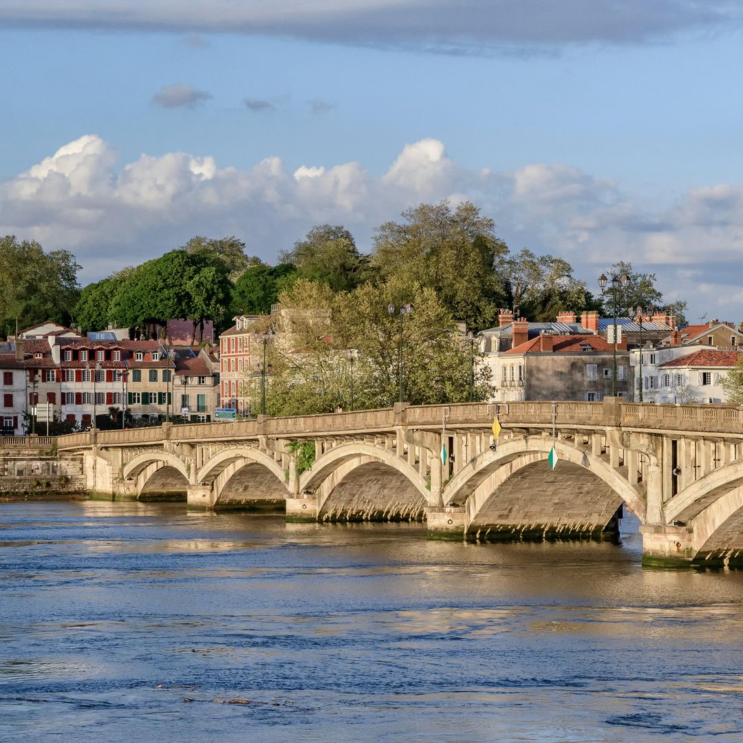 Puente Saint Spirit sobre el río Adour, en Bayona