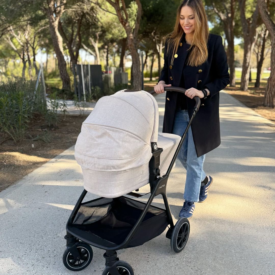 Helen Lindes elige este carrito para su bebé y es un '10' en comodidad, estilo y versatilidad