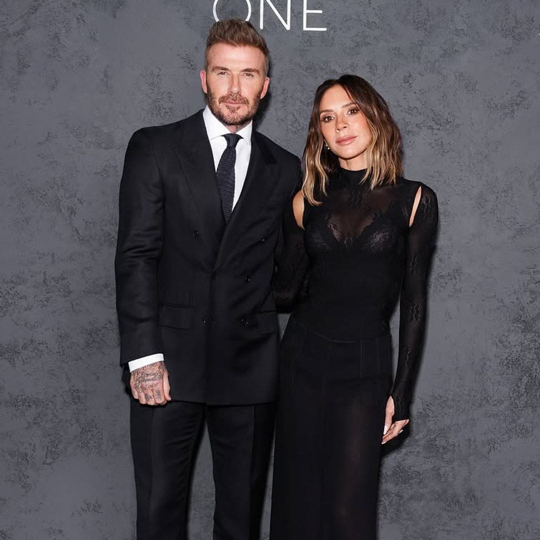 El vestido transparente de Victoria Beckham con sujetador de encaje para celebrar el nuevo y sensual logro de David