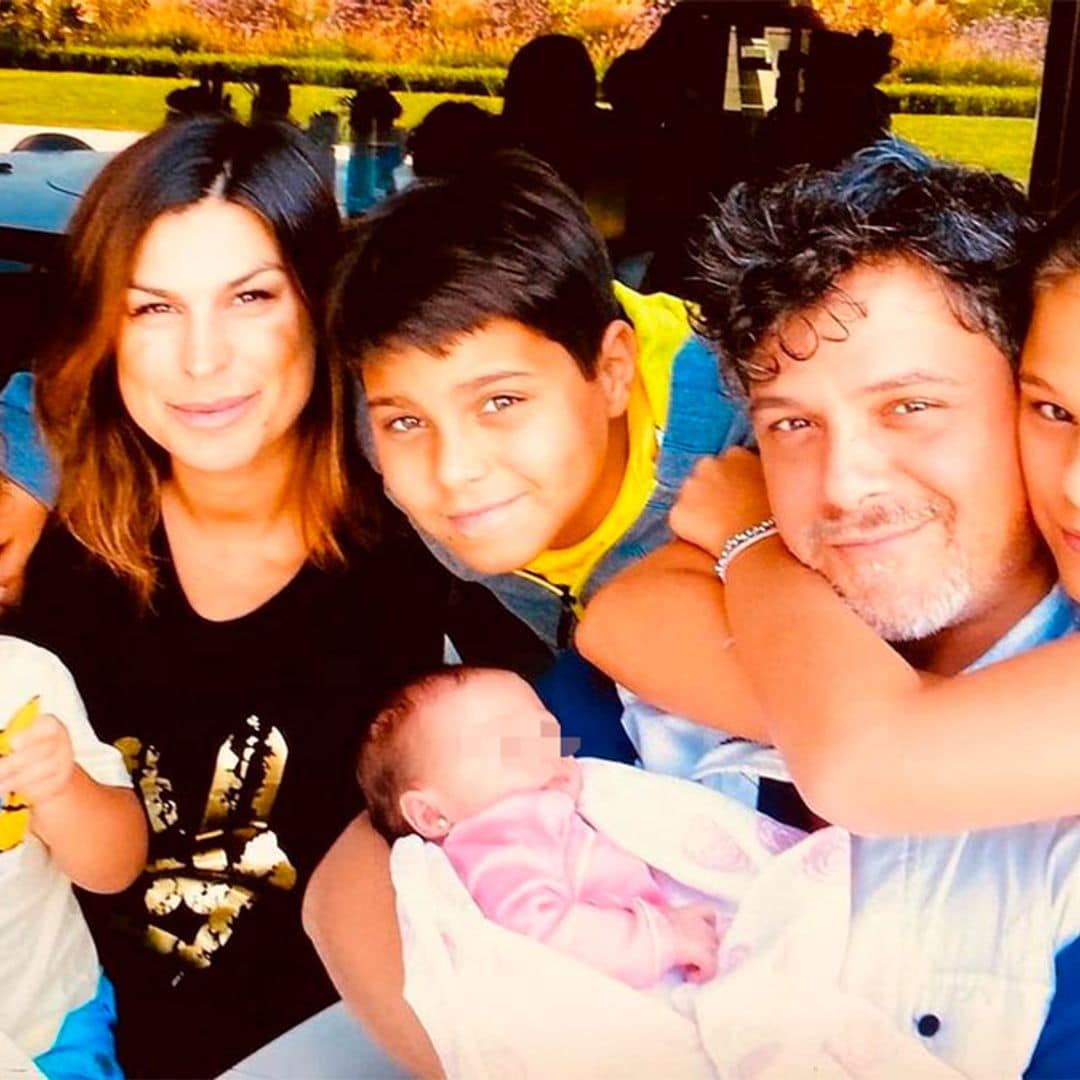 Raquel Perera presume de su gran familia e incluye a todos los hijos de Alejandro Sanz