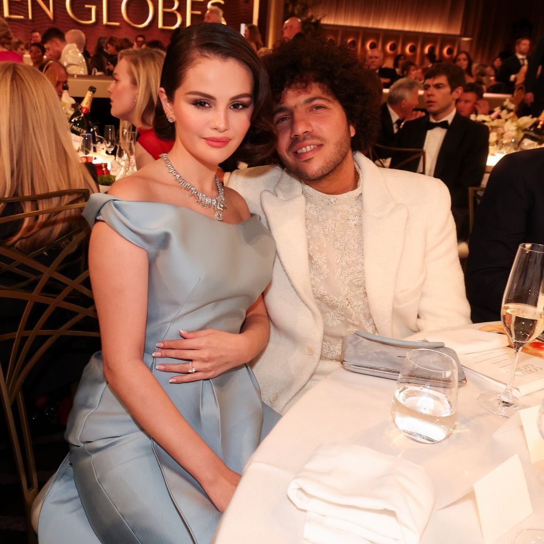 Selena Gome y su prometido Benny Blanco en los Globos de Oro 2025