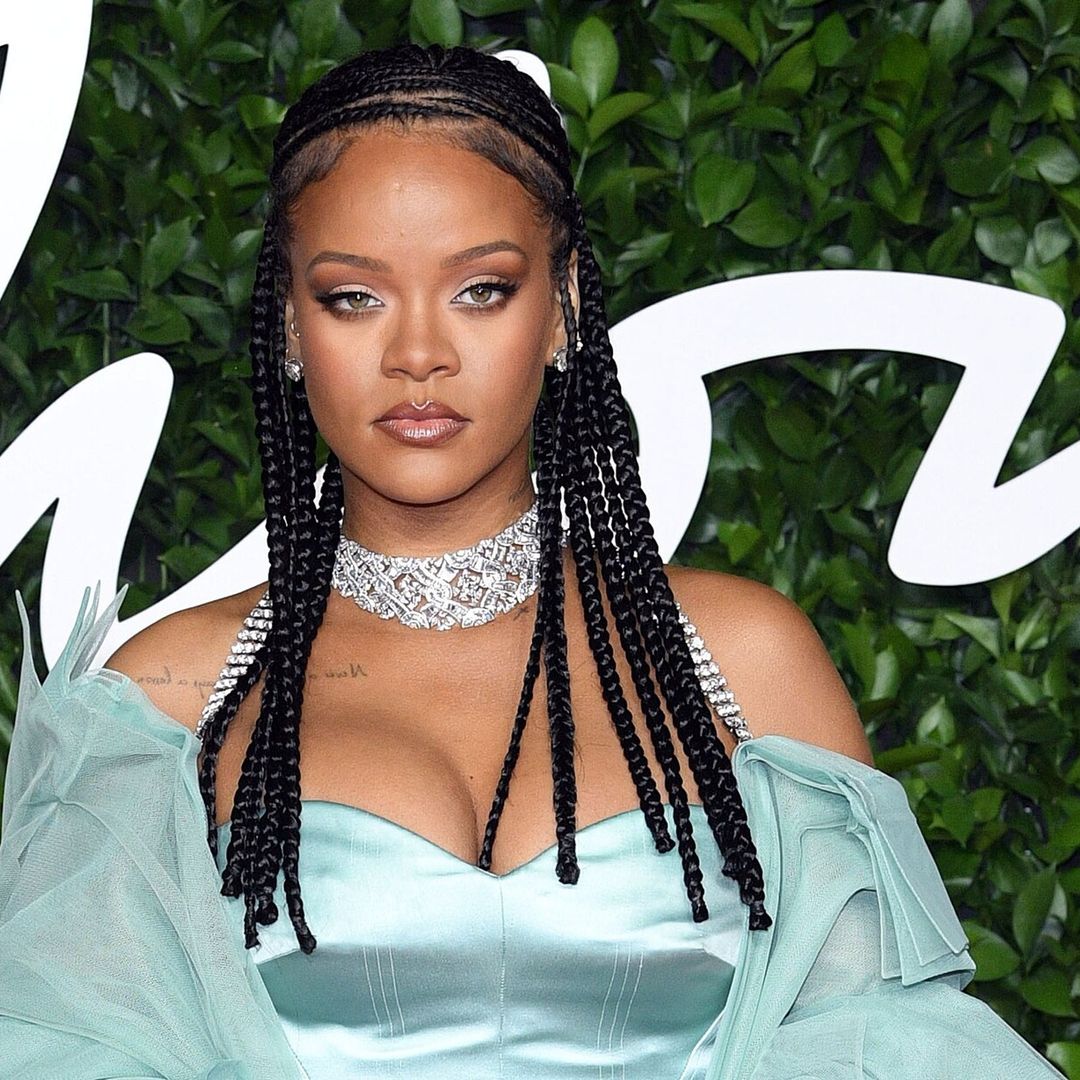 Rihanna es reconocida como ‘héroe nacional’ en la nueva república de Barbados