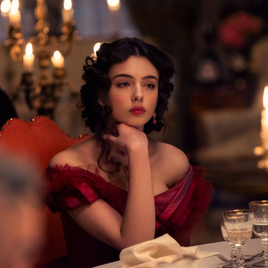 Deva Cassel, hija de Mónica Bellucci y Vincent Cassel, triunfa en Netflix con la serie en la que ha encontrado el amor