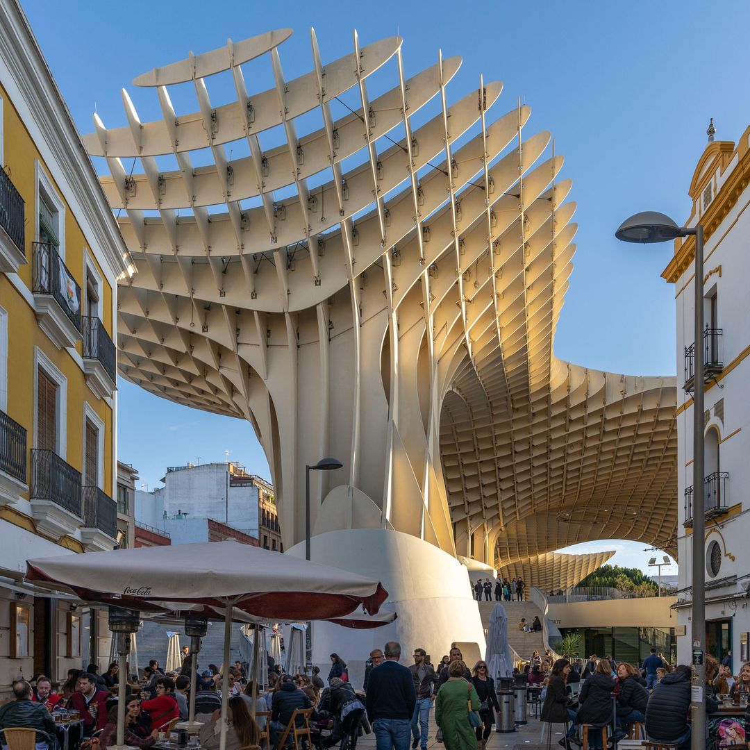 Terrazas junto al mercado de la Encarnación, Las Setas, de Sevilla