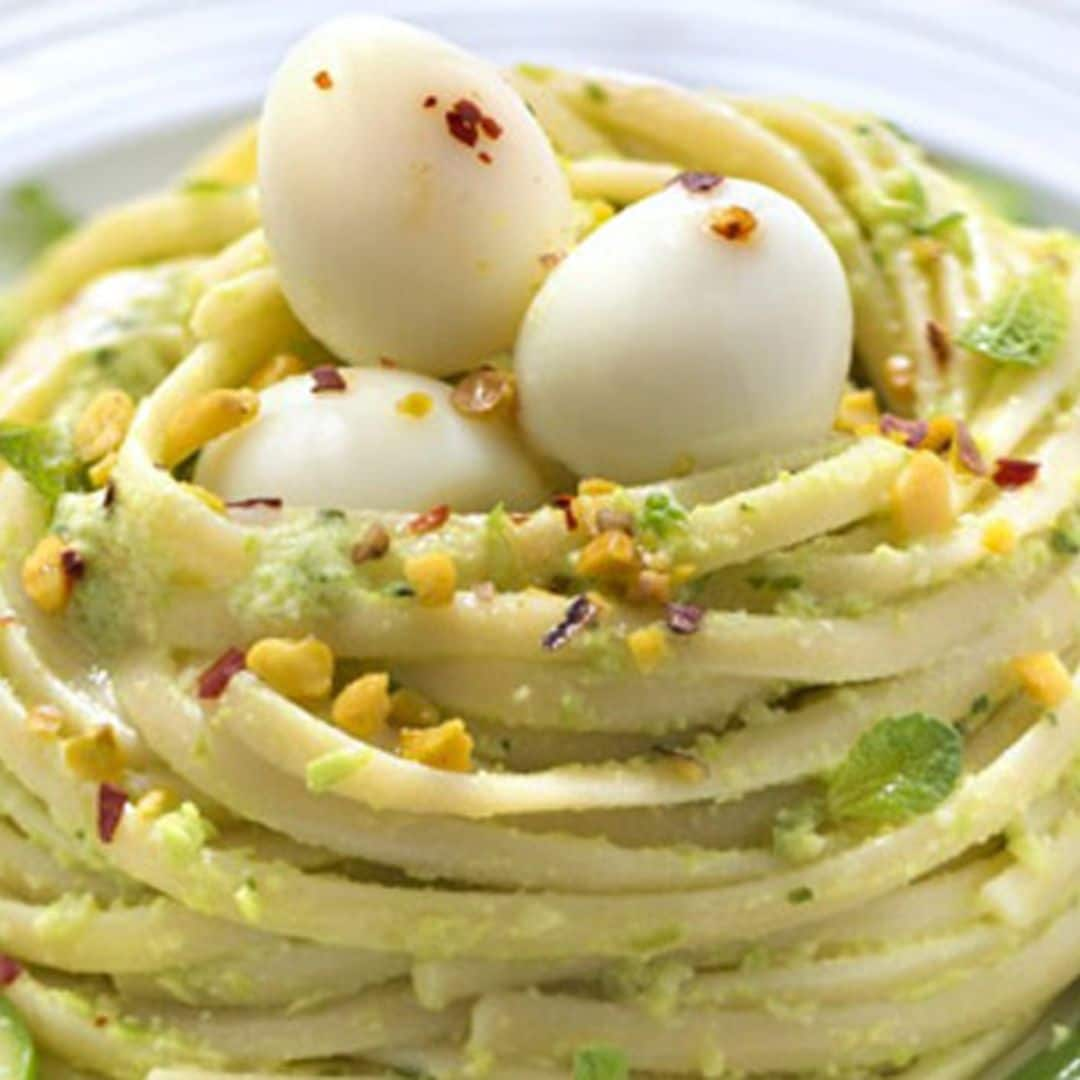 'Linguine' con pesto de pistacho y huevos de codorniz