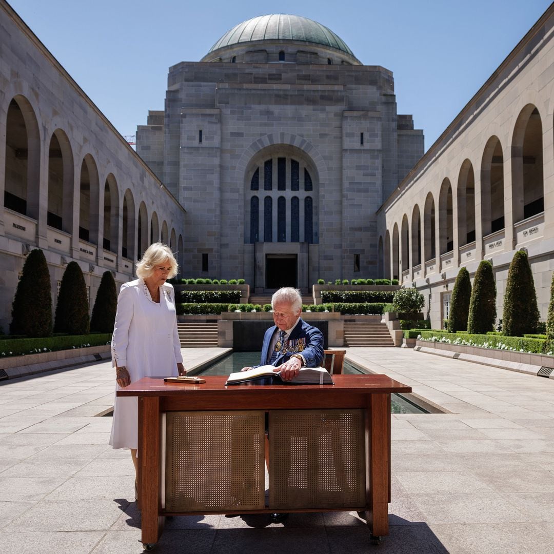 Carlos y Camilla en el Parlamento de Canberra