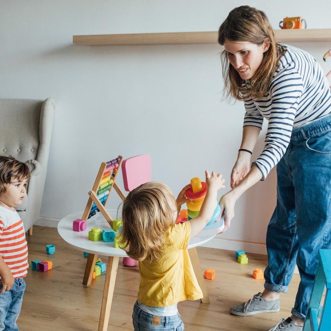 Qué es una madre de día y qué aporta a los niños frente a una escuela infantil