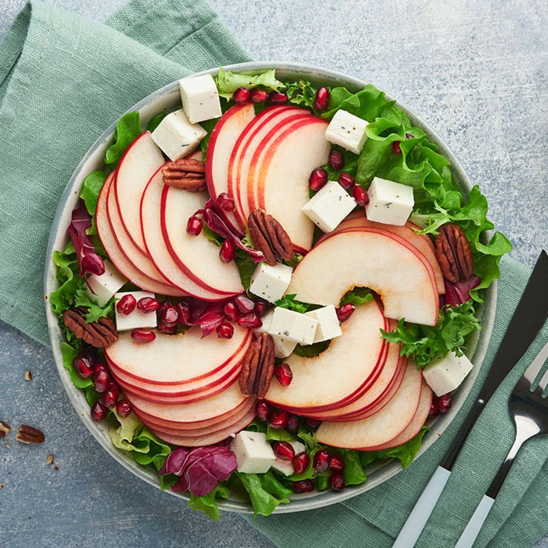 Ensalada de manzana con granada y nueces pecanas