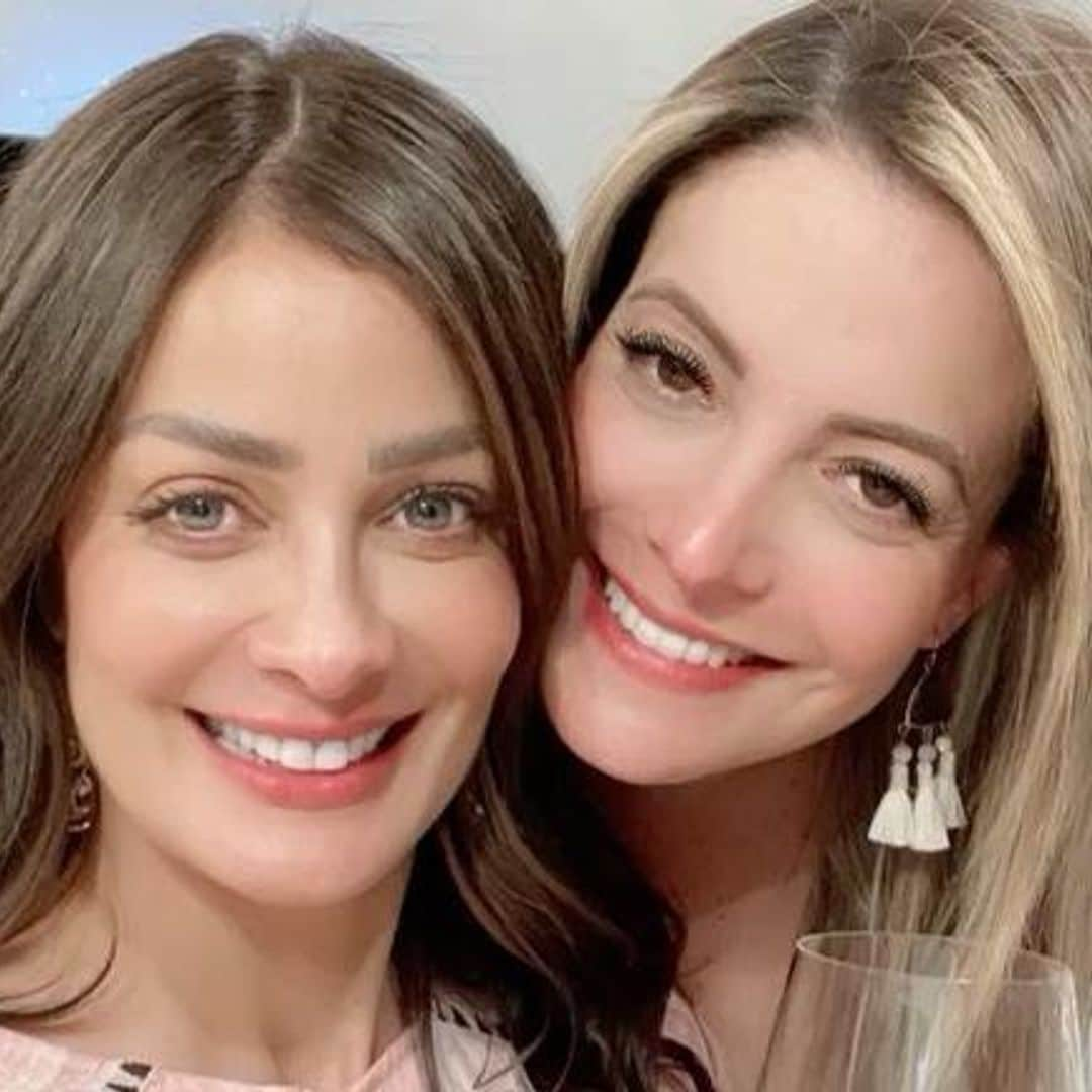 Dayanara Torres y su hermana recuerdan a sus seres queridos con su árbol de Navidad