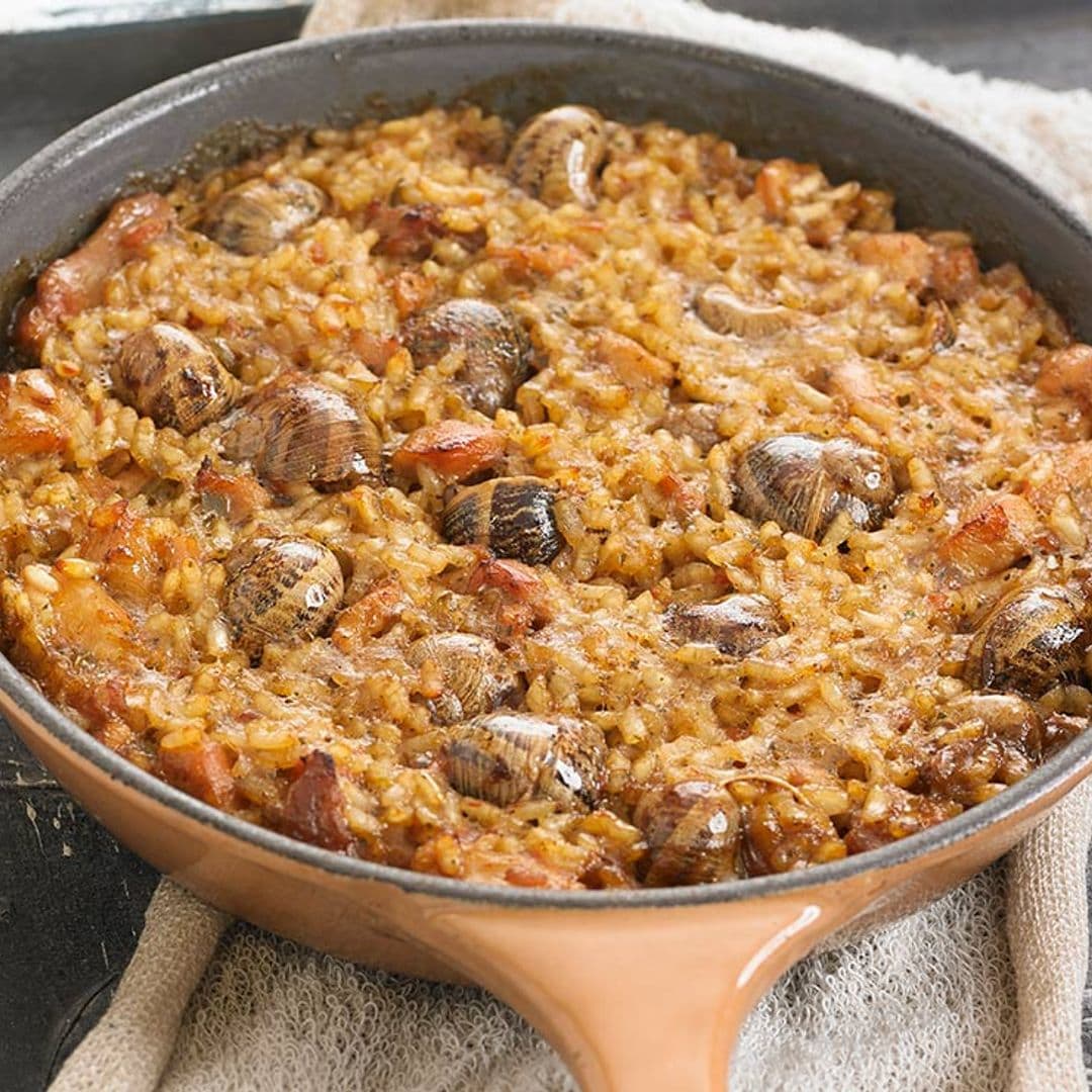 Arroz al horno con conejo y caracoles