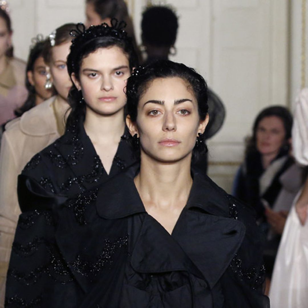 Simone Rocha sube a la pasarela mujeres de todas las edades, etnias y tallas