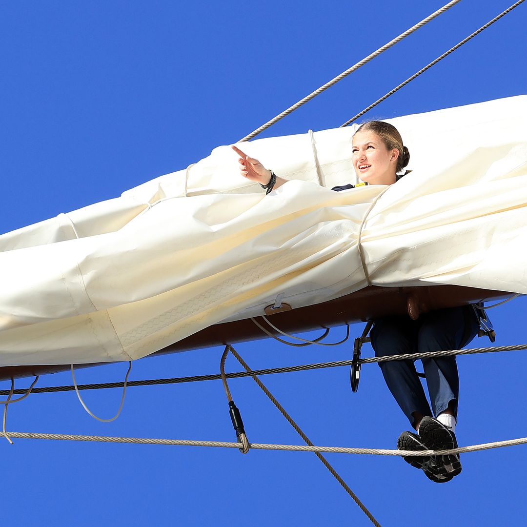 Las 12 imágenes de Leonor surcando el Atlántico en 'Elcano'