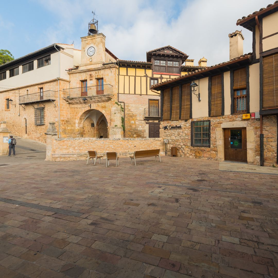 Plaza de Poza de la Sal, el pueblo burgalés que en 2025 ha pasado a formar parte de Los Pueblos más Bonitos de España