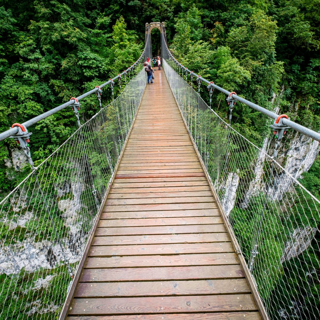 Puente y garganta de Holzarte, Larrau, en los Pirineos franceses