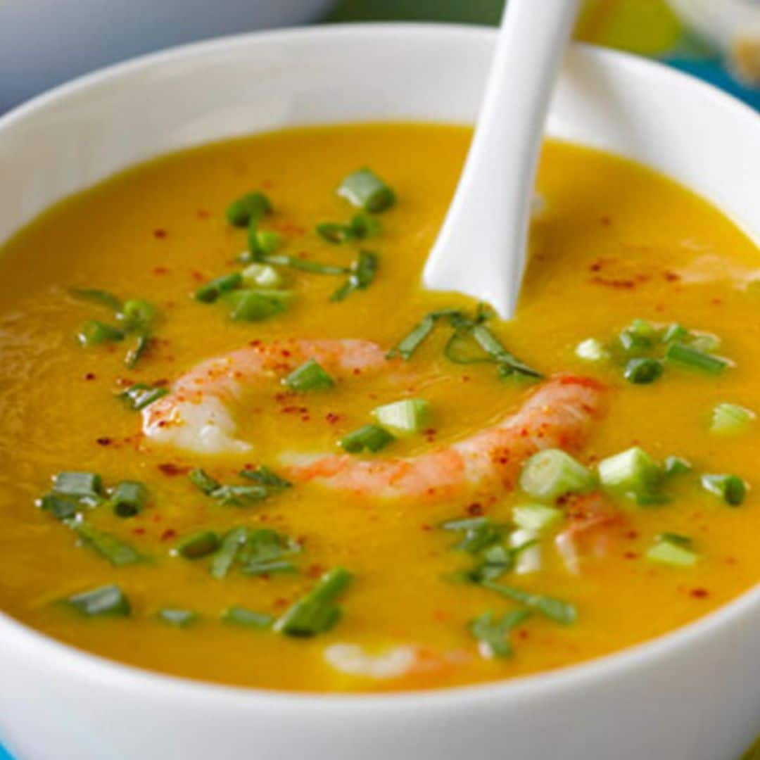 Sopa ligera de patata y gambas