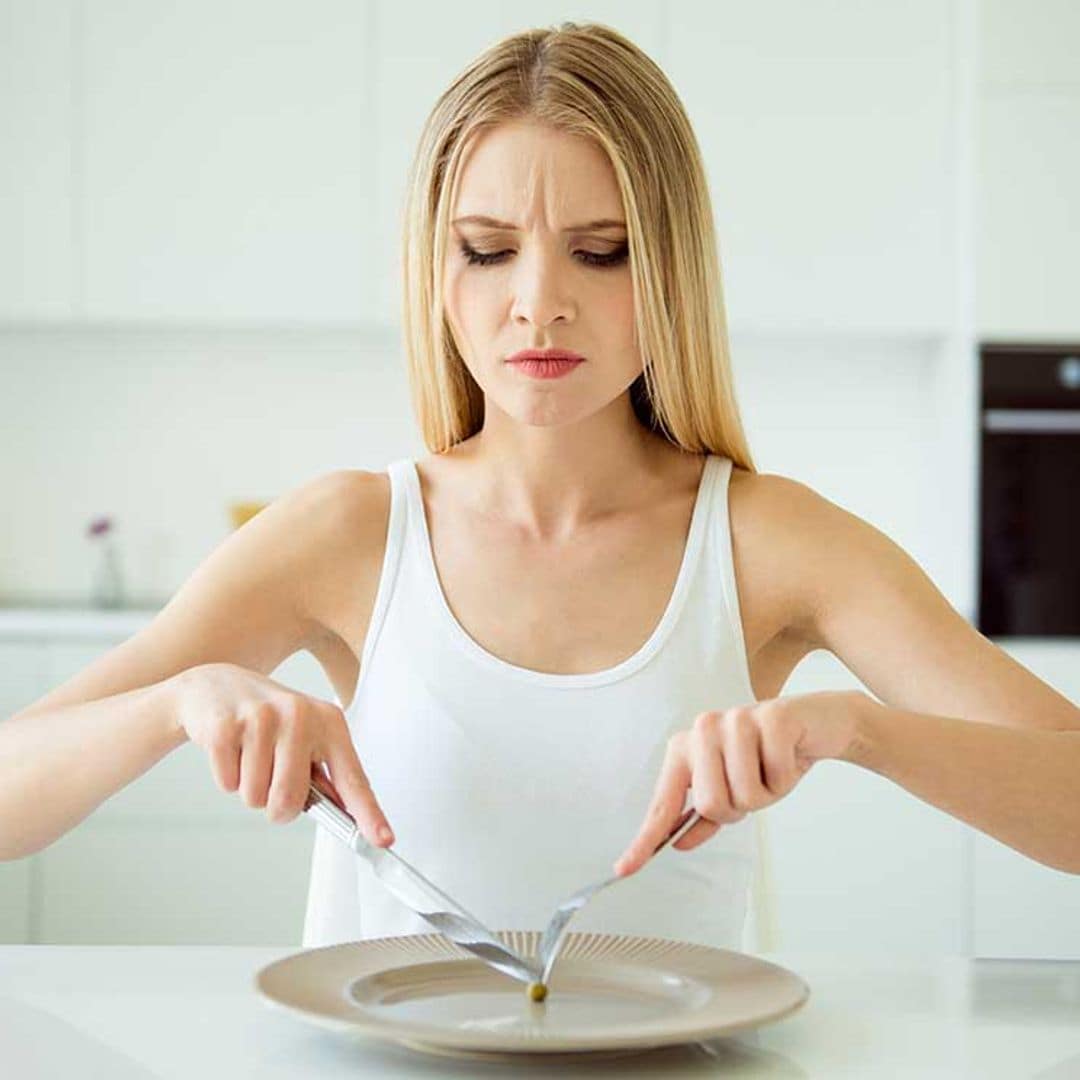 Aunque te pases con la comida, no dejes de comer para compensar