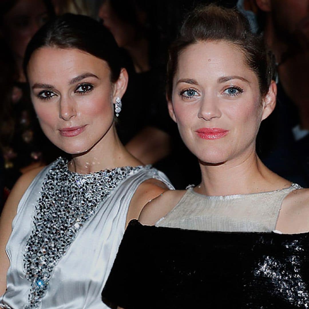 Keira Knightley y Marion Cotillard, duelo de estilo entre invitadas perfectas