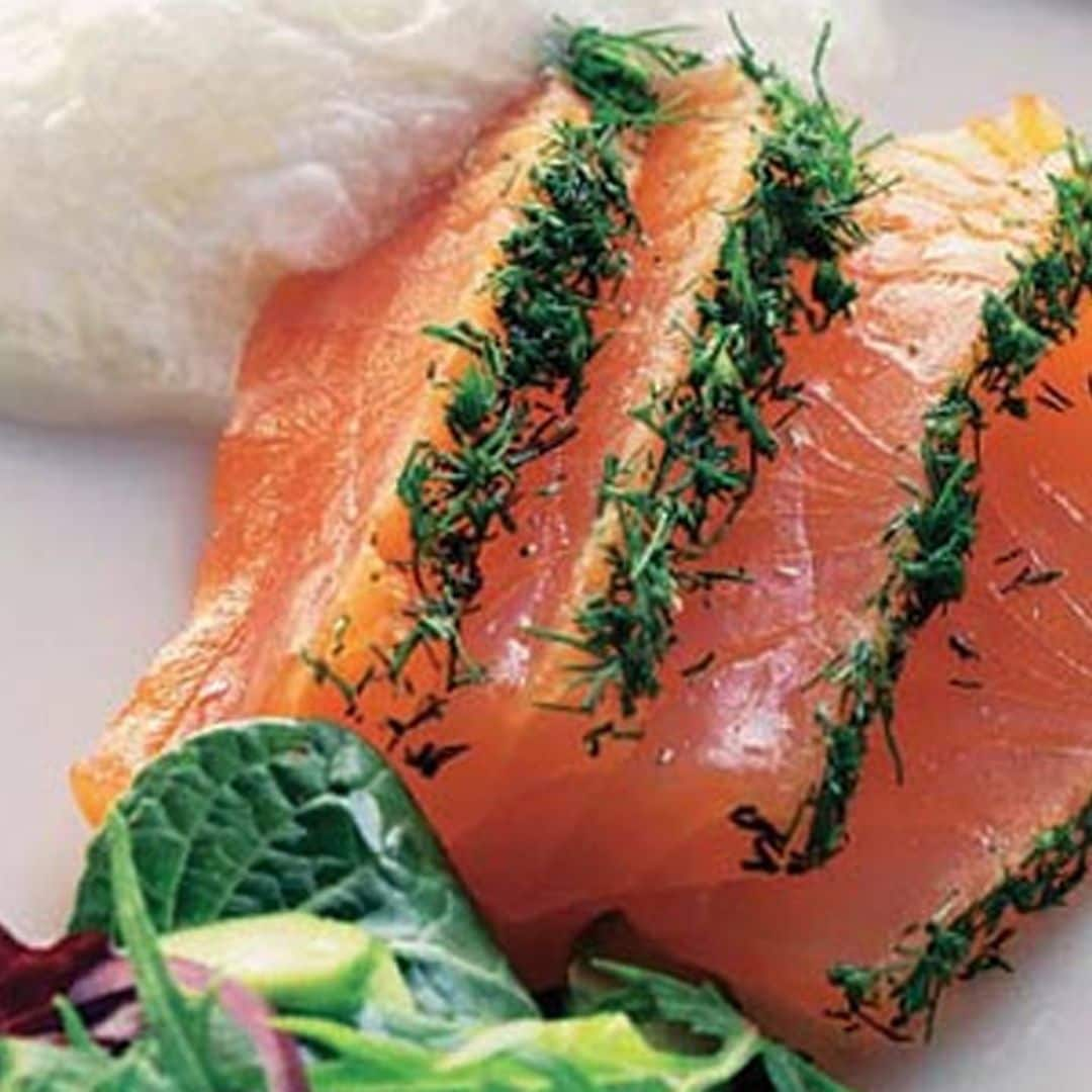 'Gravlax' con espuma de pepino y yogur