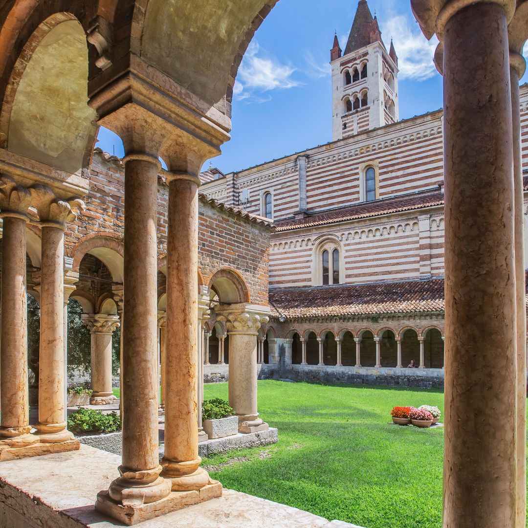 Claustro de la iglesia de san Zeno en Verona