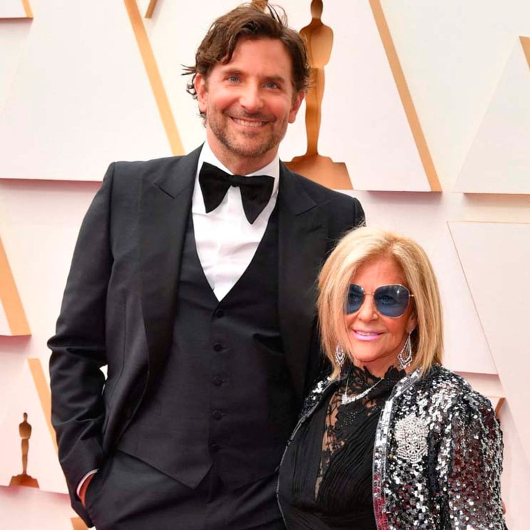 El momentazo de Bradley Cooper posando con ¡su madre!