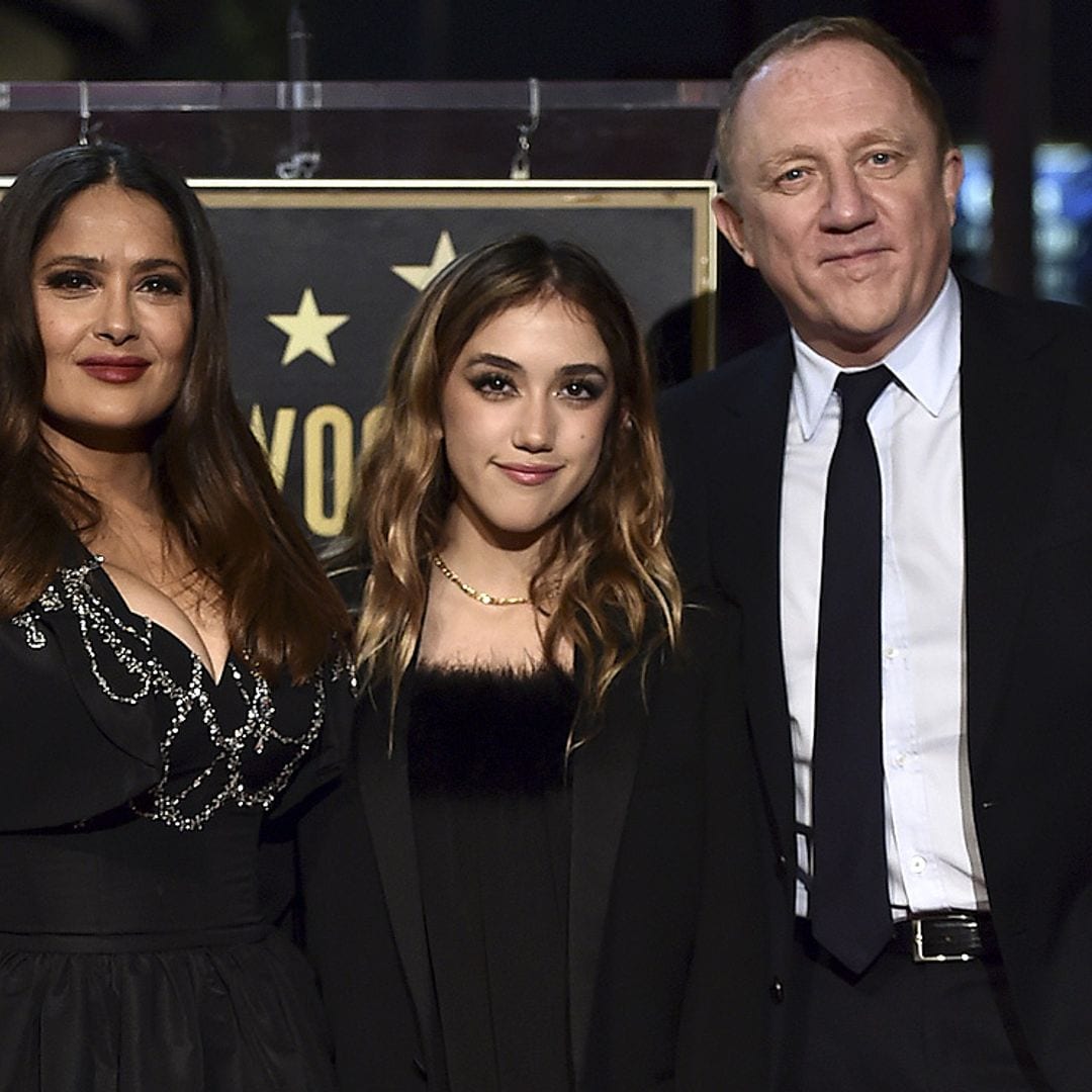 Salma Hayek descubre su estrella en el Paseo de la Fama de Hollywood junto a su familia y rodeada de amigos muy conocidos