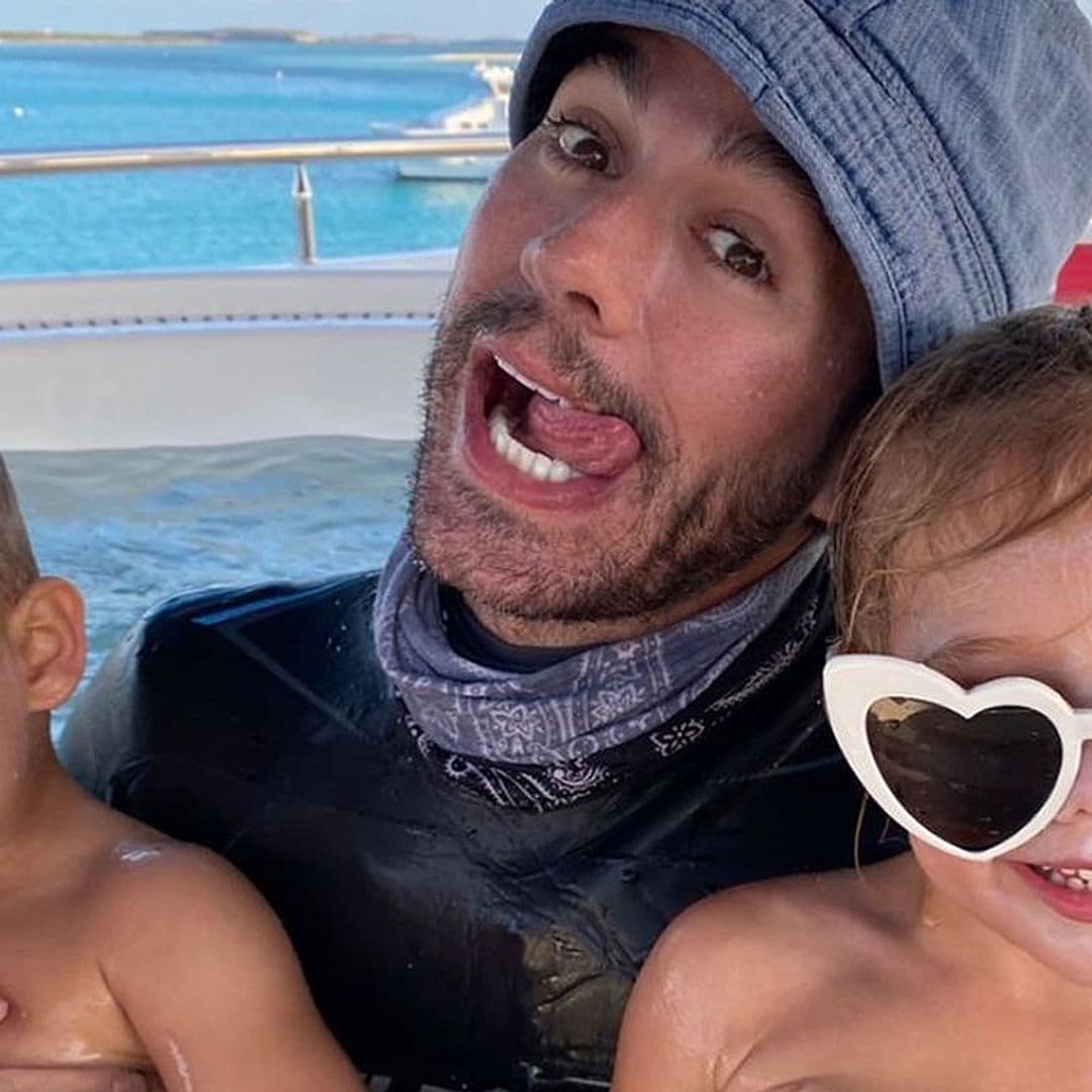 ¡Más alocado que nunca! Enrique Iglesias se transforma con sus mellizos Nicholas y Lucy