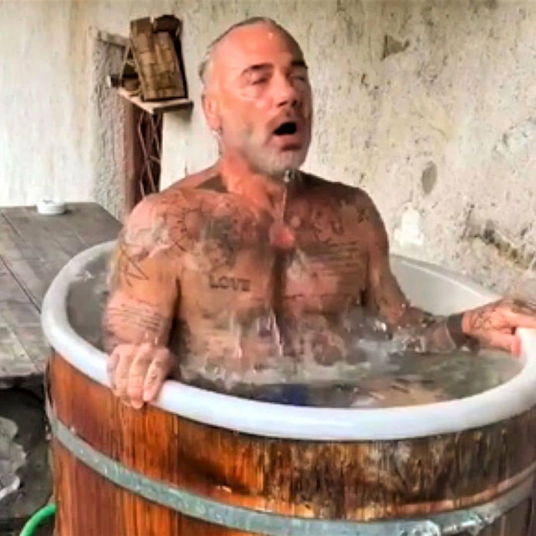 Baños de agua helada a lo 'Brokeback Mountain': el duro día del 'vaquero' Gianluca Vacchi en las cumbres