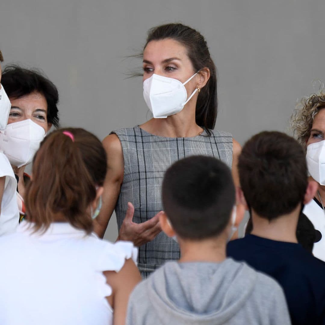 La Reina cambia de mascarilla en el inicio del curso tras el confinamiento de Leonor