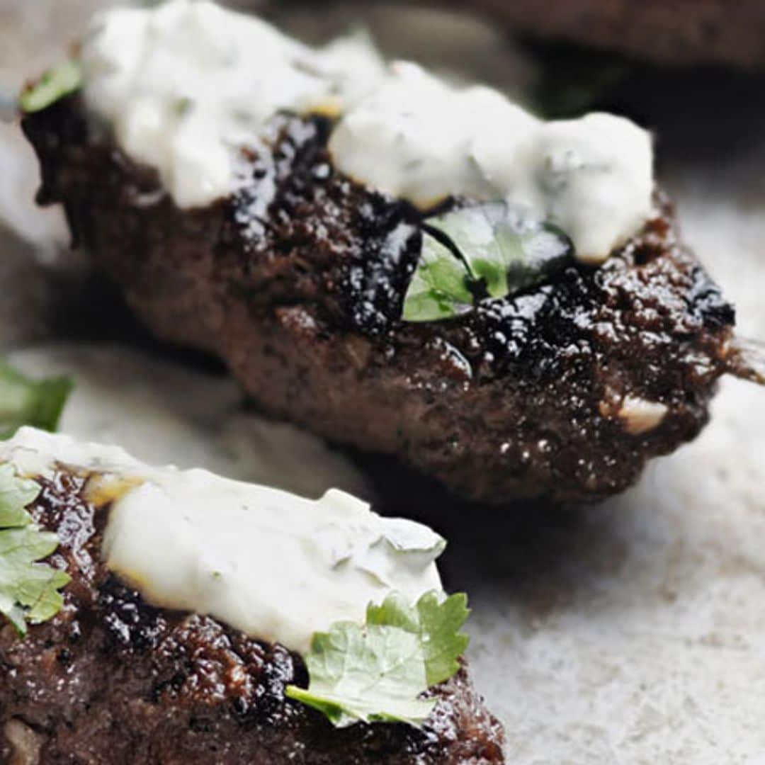 'Kofta' de cordero con salsa de yogur