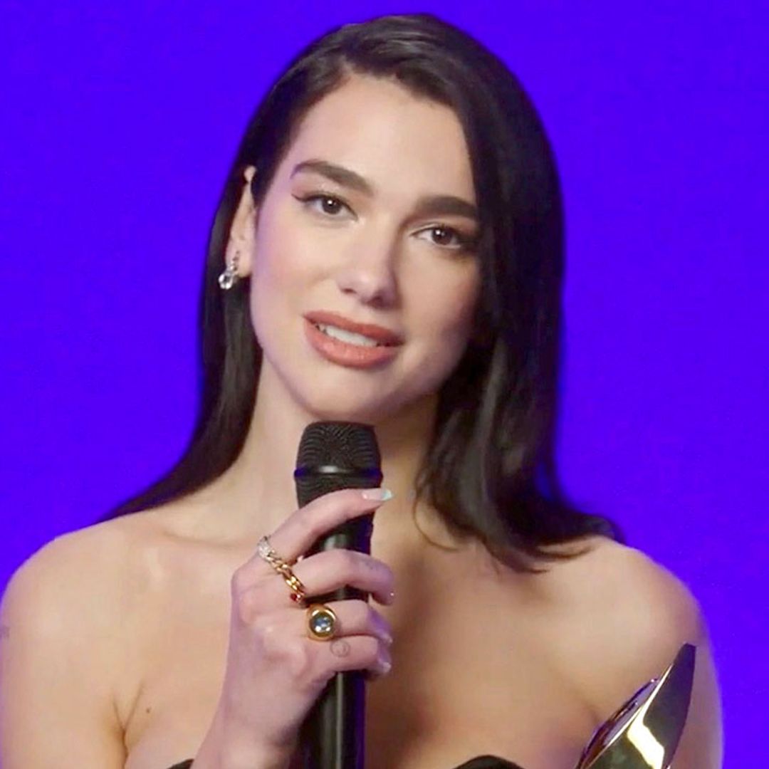 Dua Lipa estrena su look más excéntrico fuera del escenario