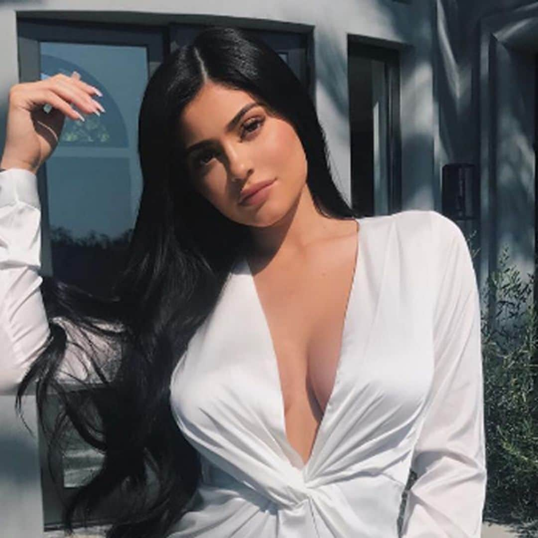 ¿Cómo cuida Kylie Jenner sus extensiones? Aquí tienes una guía básica para mantenerlas perfectas