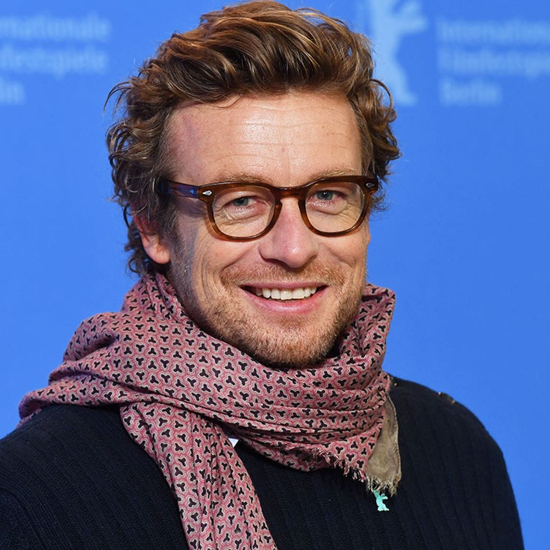 Simon Baker, de 'El mentalista', fotografiado en muy buena compañía un mes después de su separación