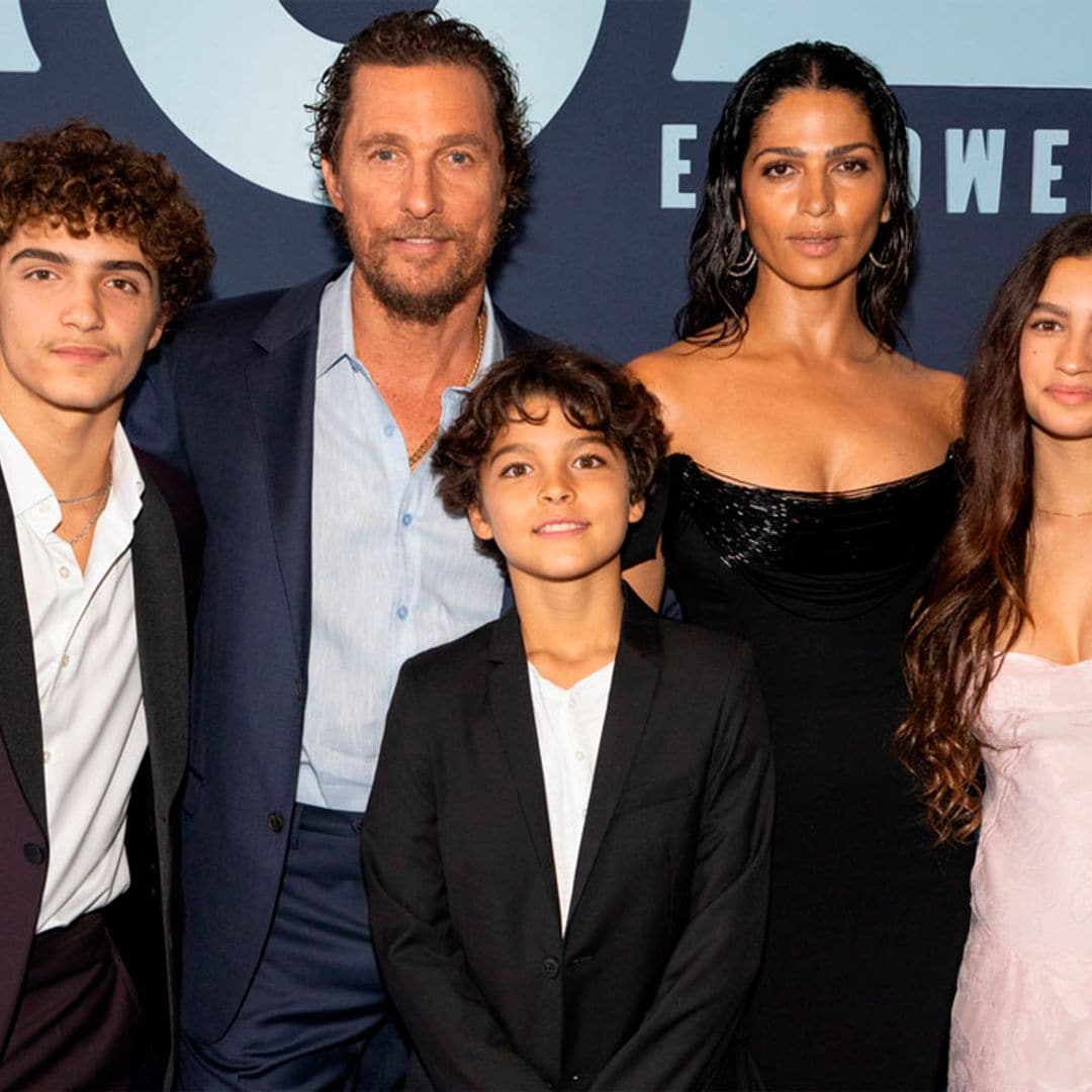 Matthew McConaughey y Camila Alves presumen de sus tres hijos en la alfombra roja