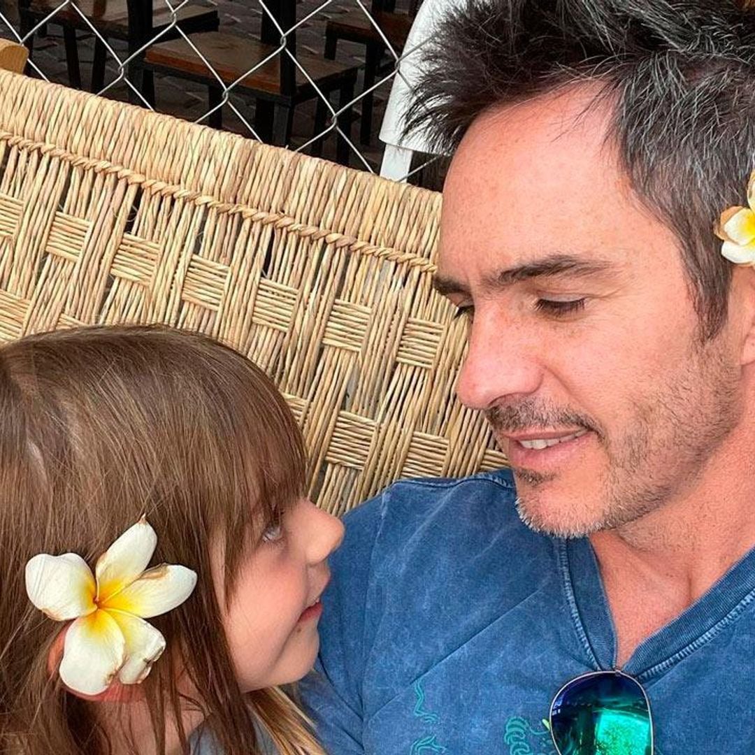 Mauricio Ochmann se refugia en su hija tras su ruptura con Paulina Burrola