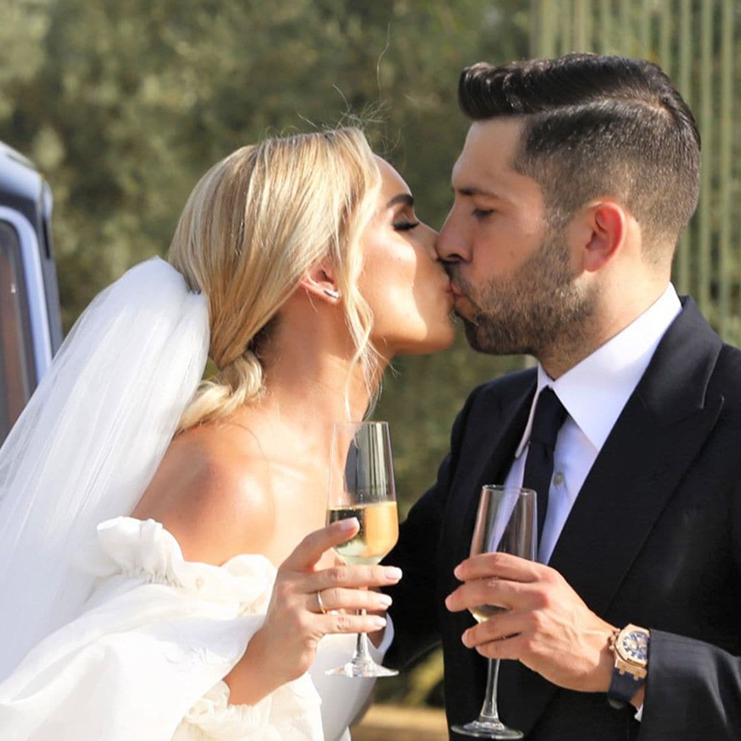 Del beso de los novios al impresionante coche nupcial: los mejores momentos de la boda de Jordi Alba y Romarey Ventura