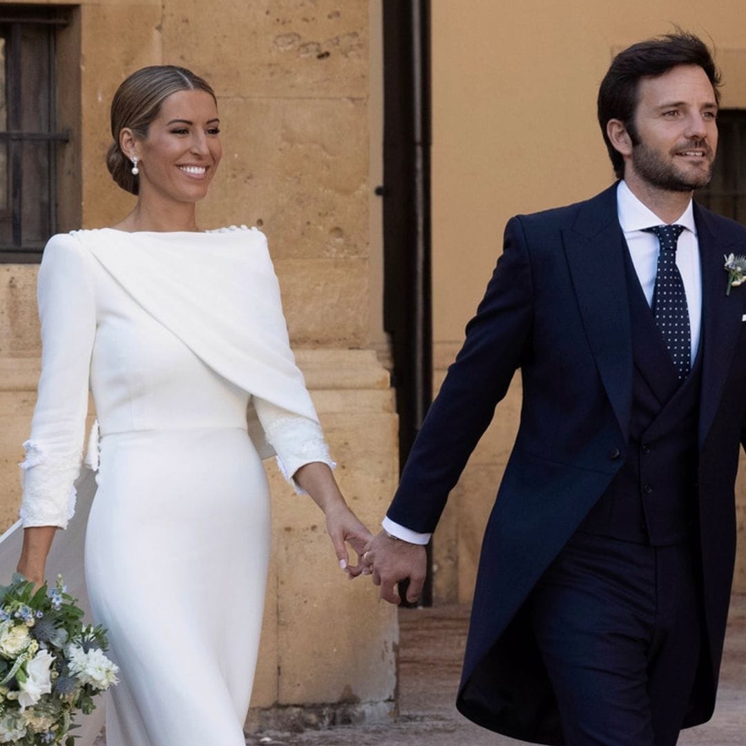 La historia de Ana, la novia del vestido minimalista con semicapa que celebró su boda en Oviedo