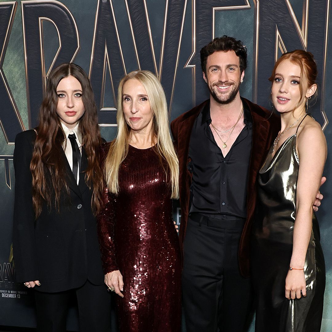 Aaron Taylor-Johnson, noche de estreno con su mujer, 23 años mayor que él, y sus hijas adultas