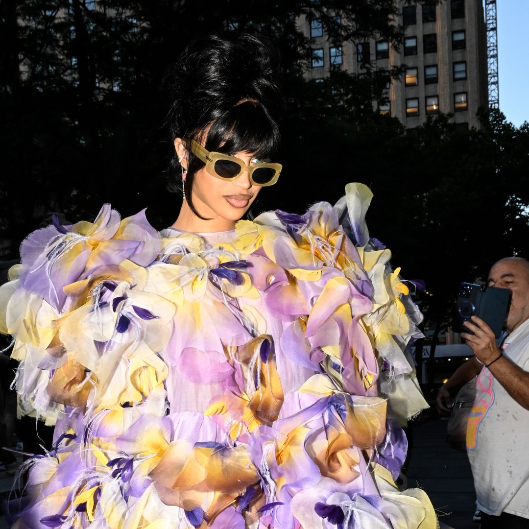 Nicky Hilton, Cardi B y Rowan Blanchard deslumbran en el desfile surrealista y colorido de Marc Jacobs