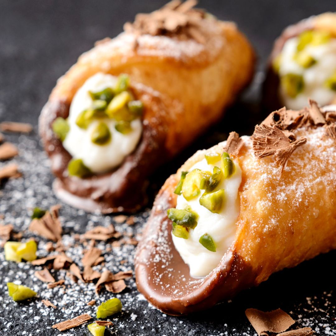 'Cannoli' con pistachos