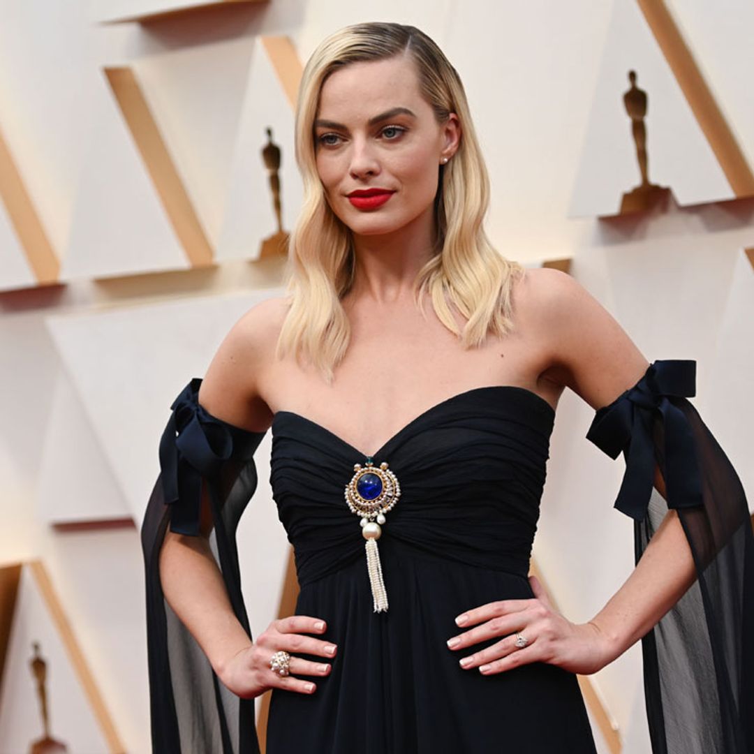 El vestido de Alta Costura que Margot Robbie rescató de las supermodelos de los 90