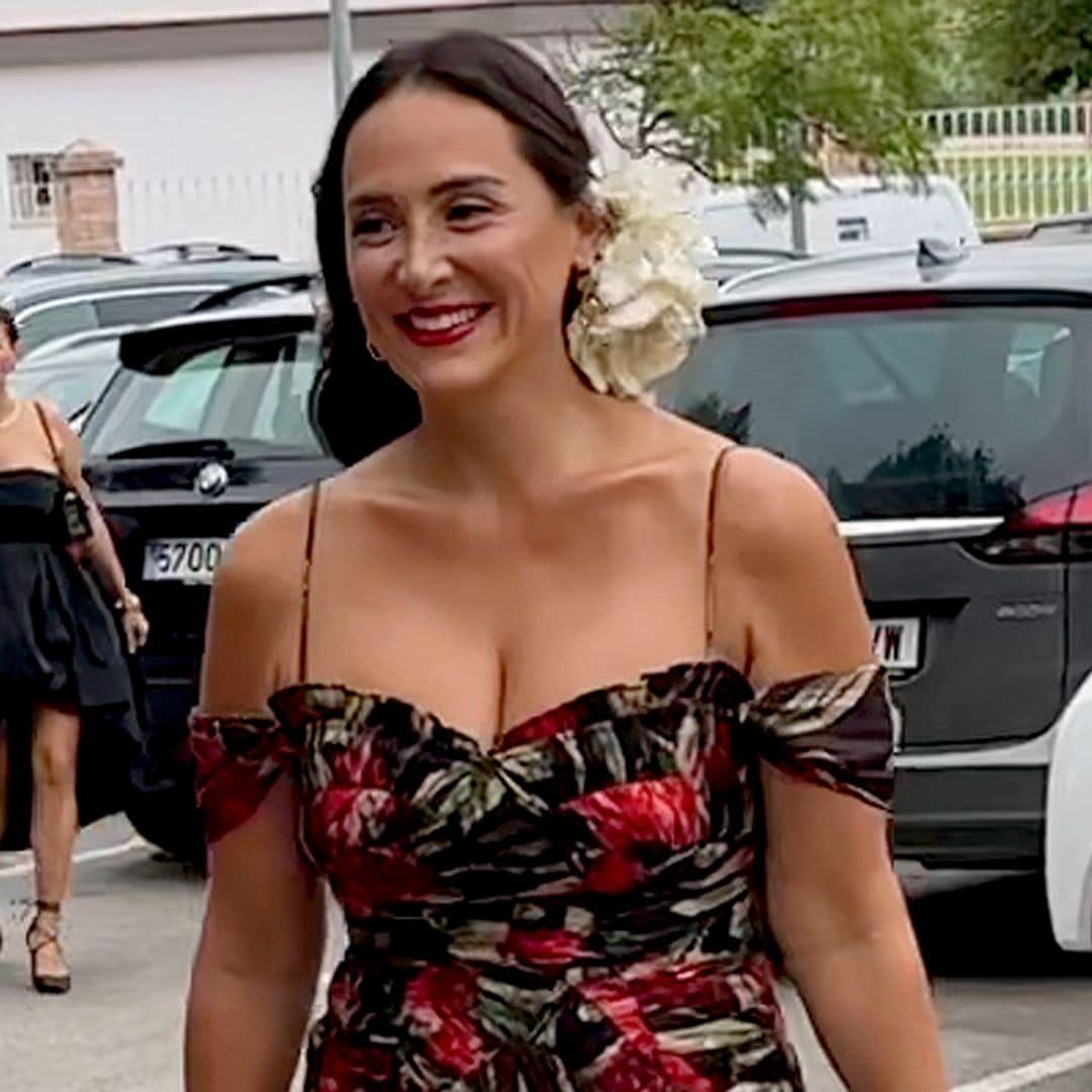 El perfecto look de invitada de Tamara Falcó, un vestido floral desmontable diseñado por ella misma